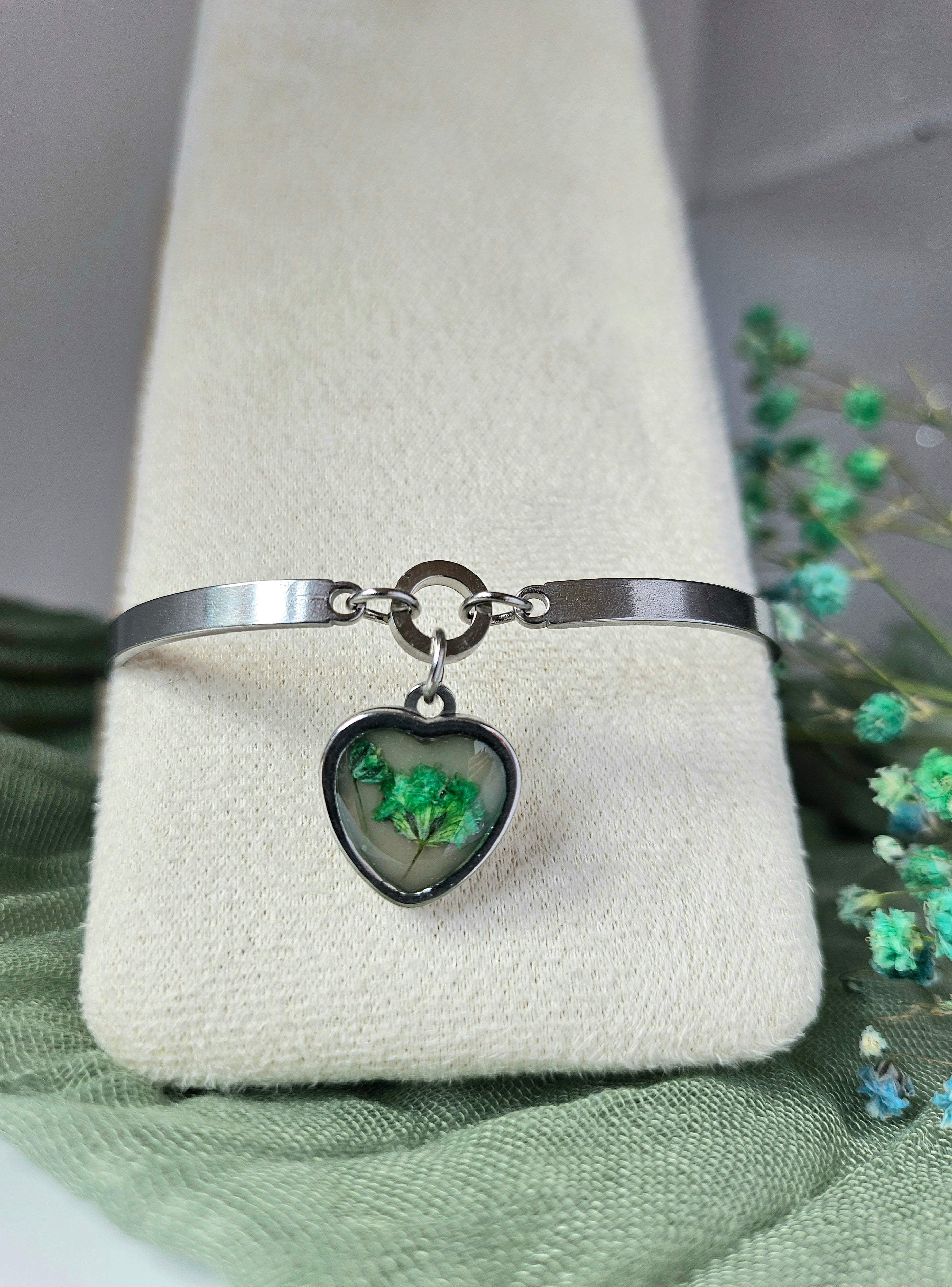 Green Blossom Heart Bracelet