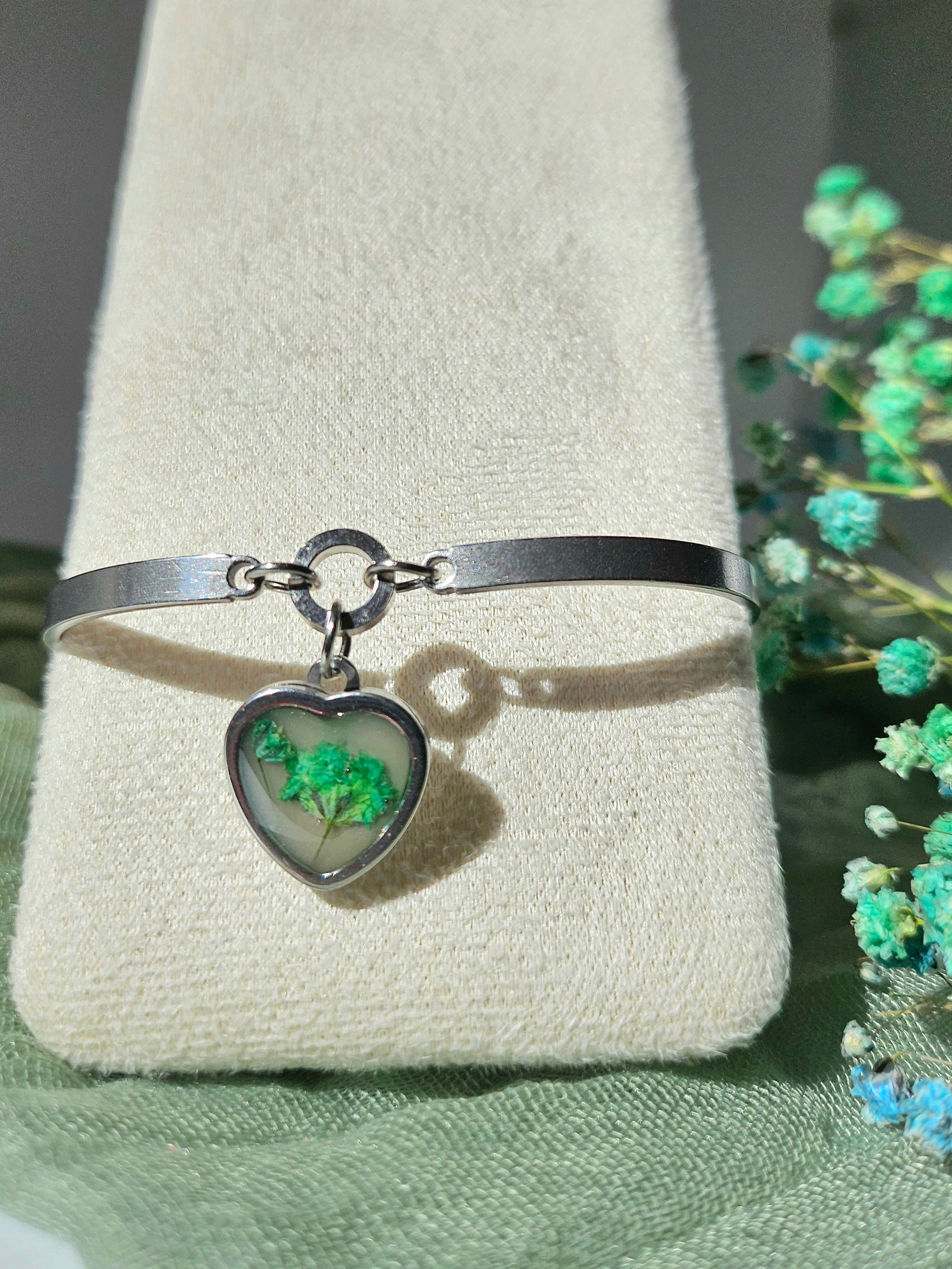 Green Blossom Heart Bracelet