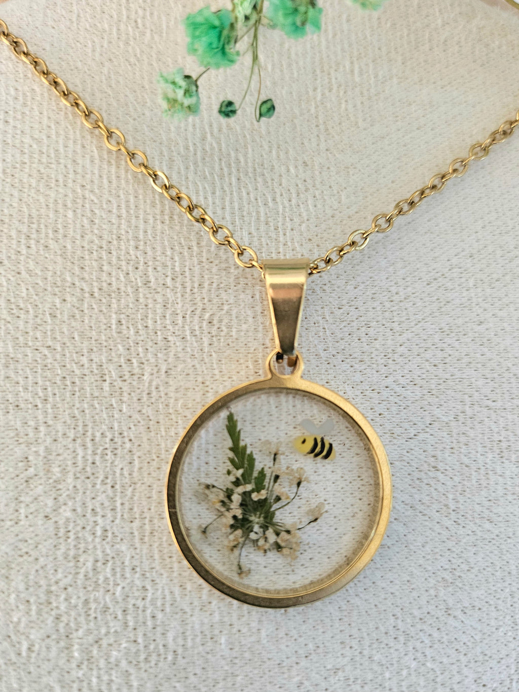 Queen Anne’s Lace and Bee Gold Necklace