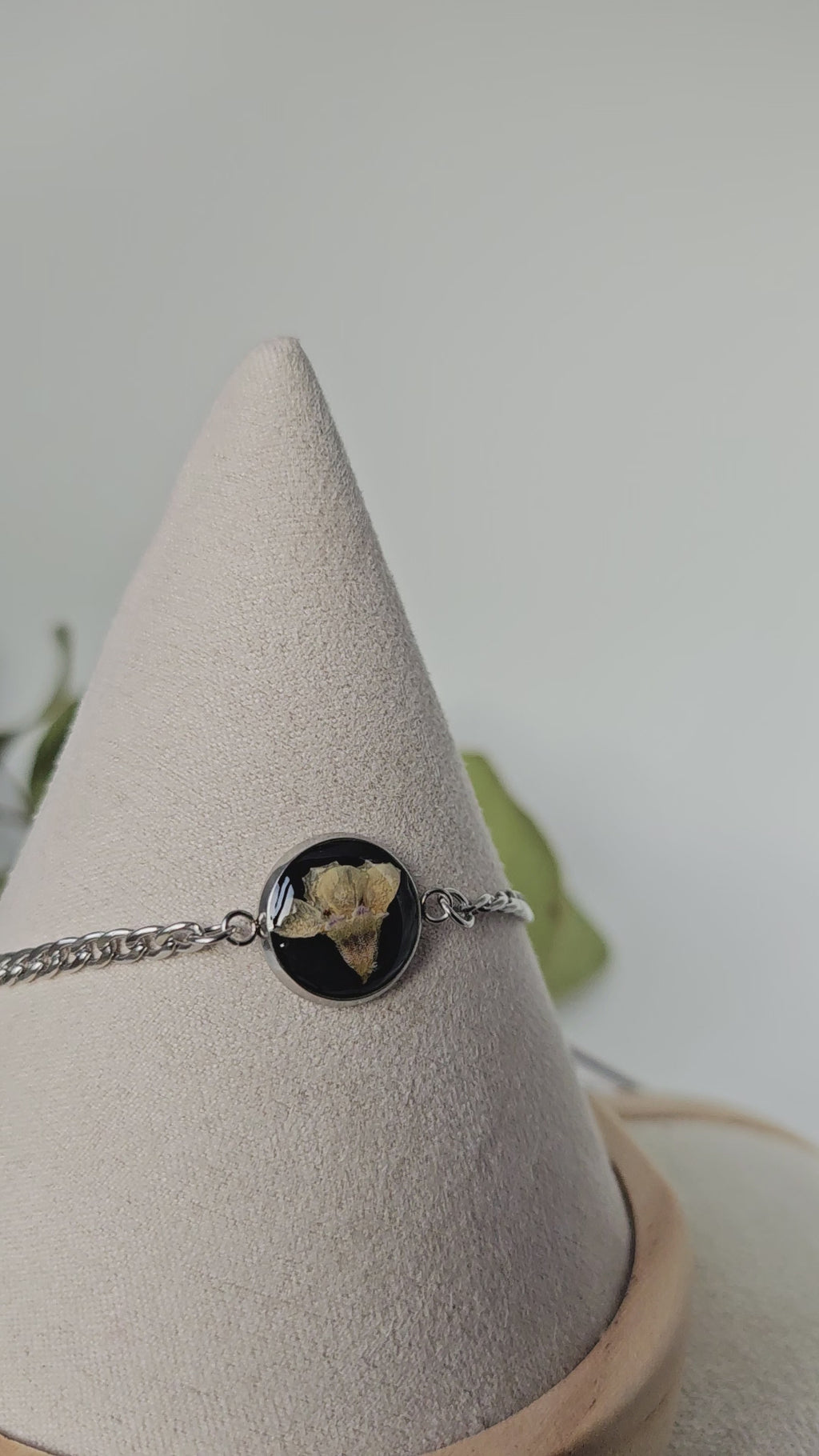 Midnight Wax Flower Bracelet