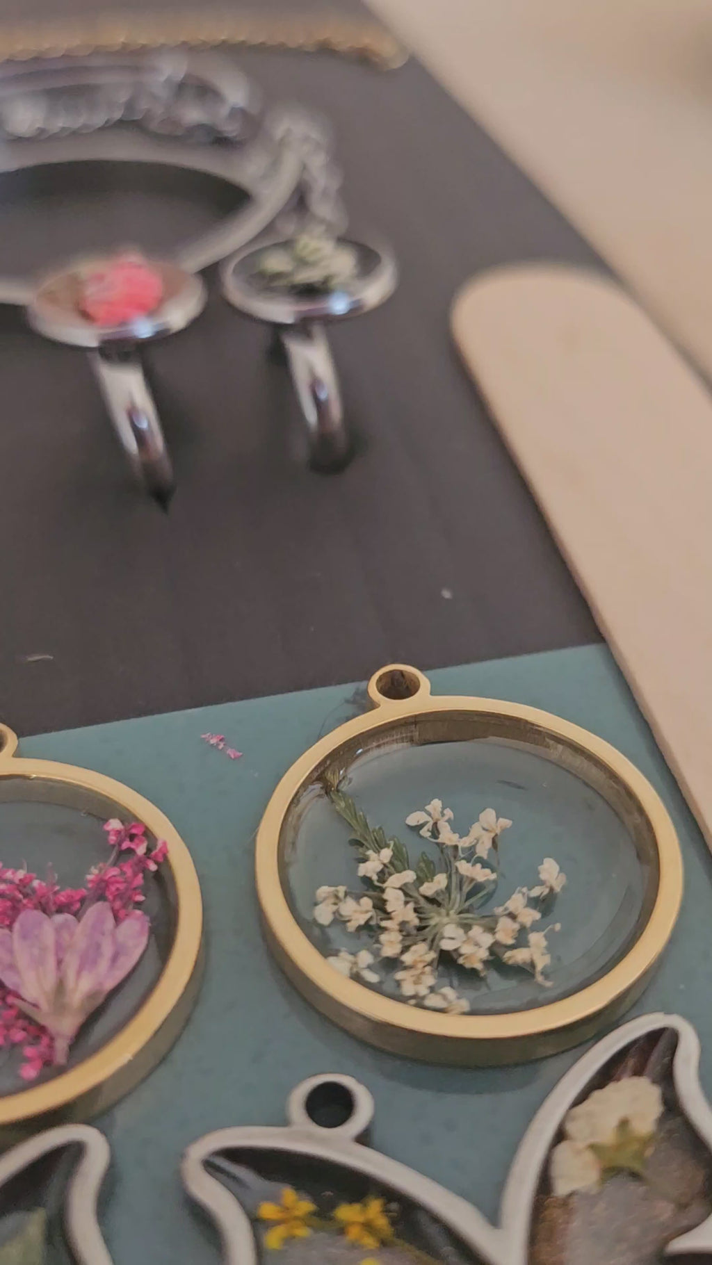 Queen Anne’s Lace and Bee Gold Necklace