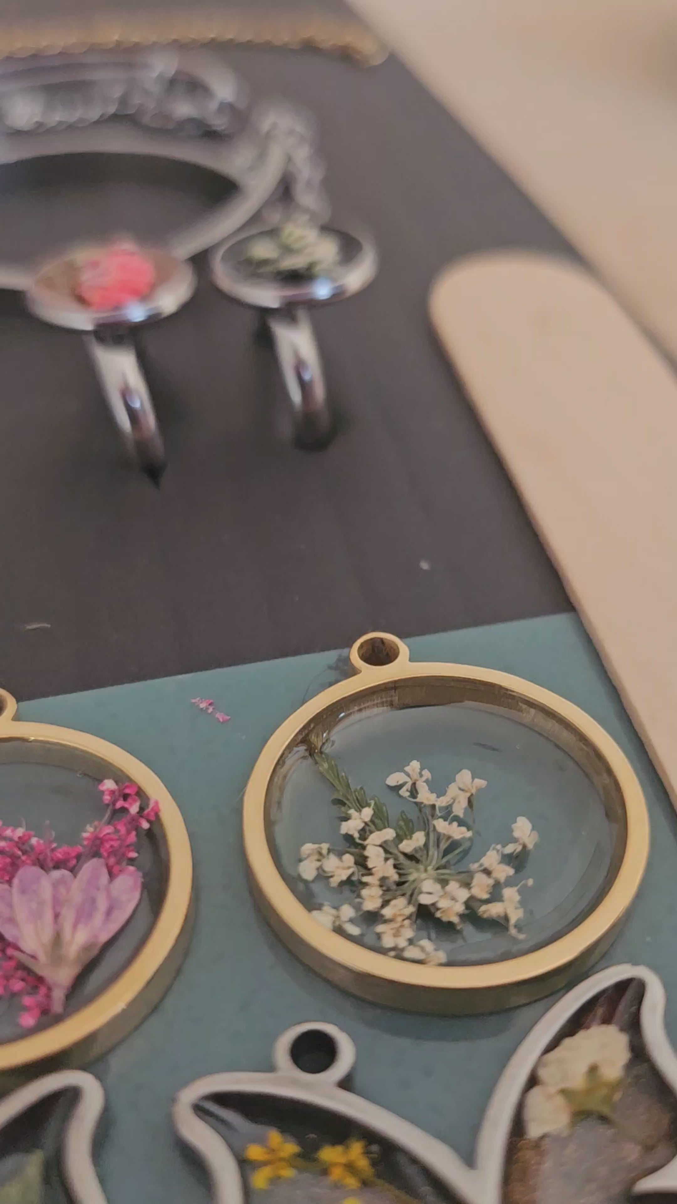 Queen Anne’s Lace and Bee Gold Necklace