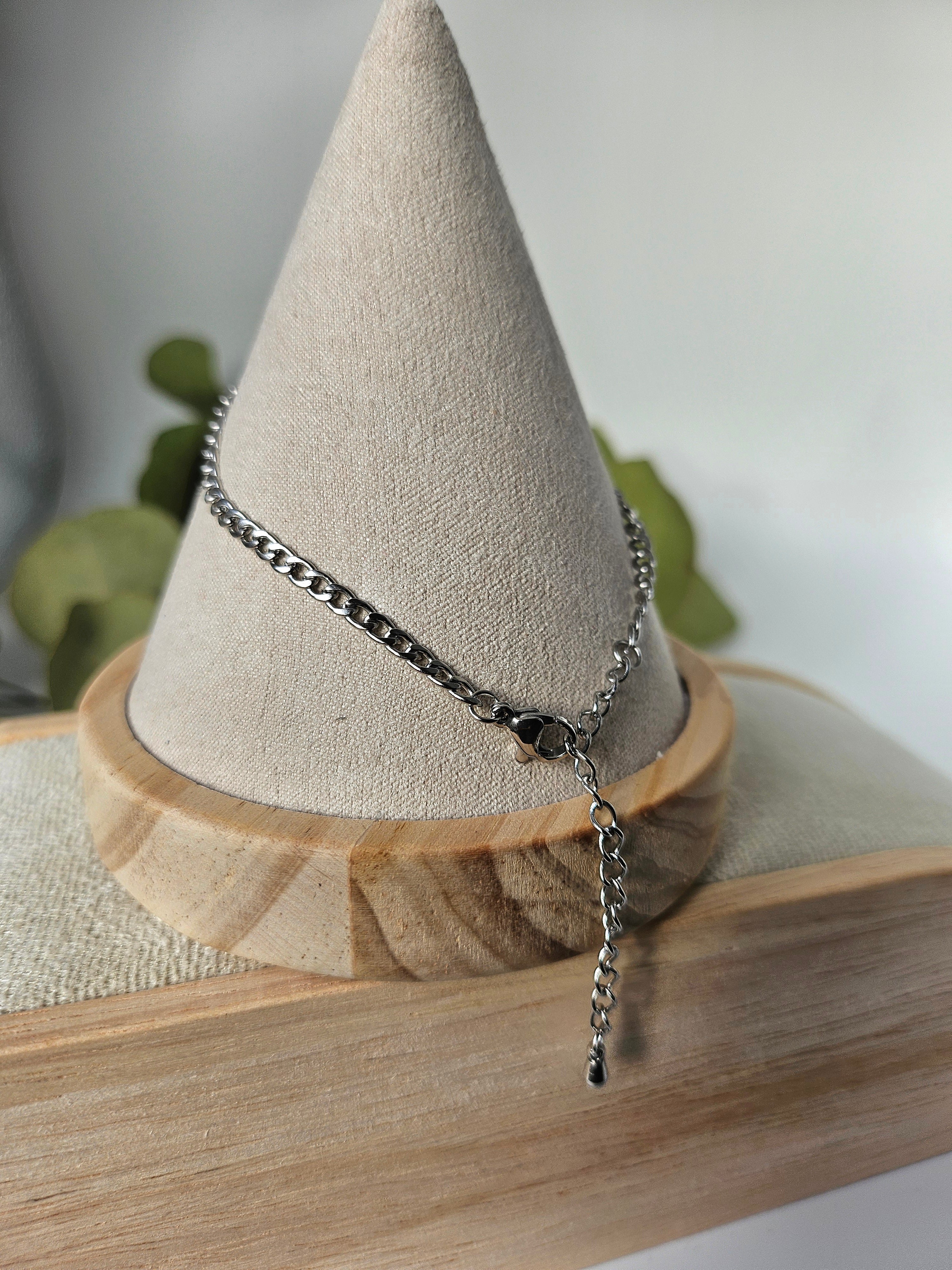 Midnight Wax Flower Bracelet