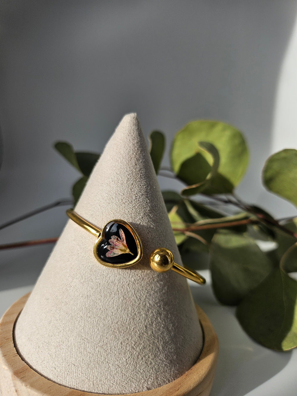 Pink Lysimachia Heart Golden Cuff Bangle