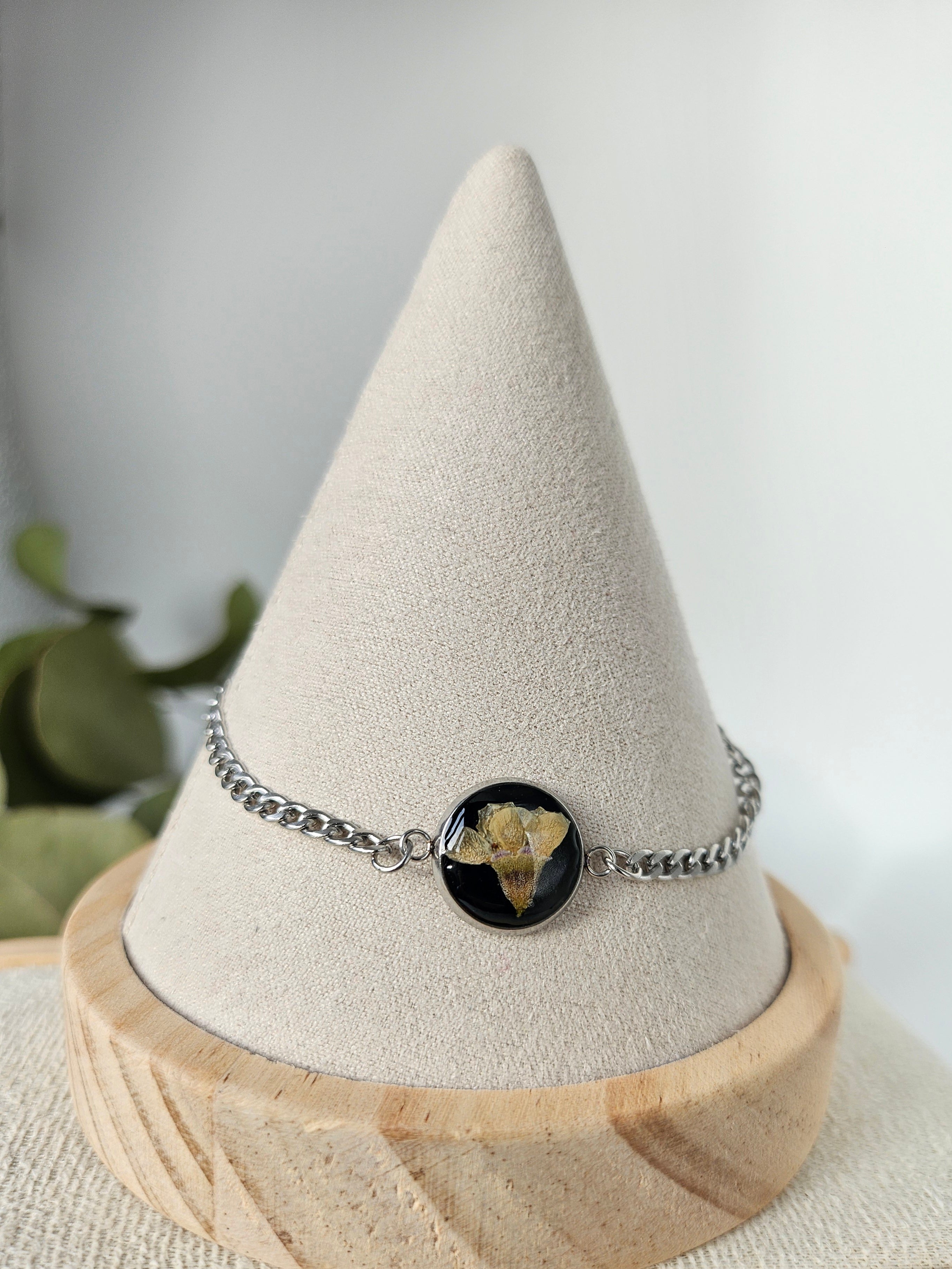 Midnight Wax Flower Bracelet