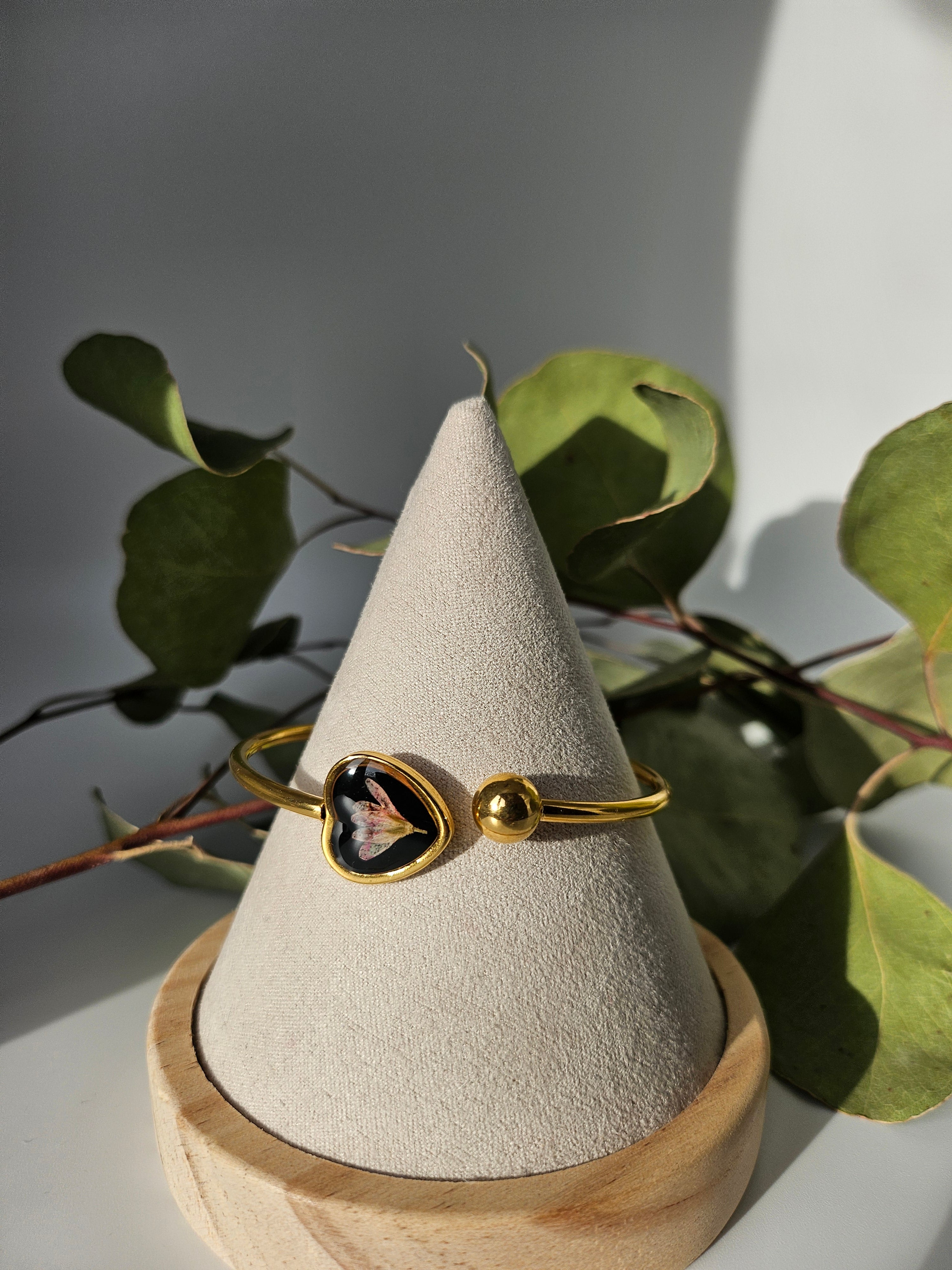 Pink Lysimachia Heart Golden Cuff Bangle