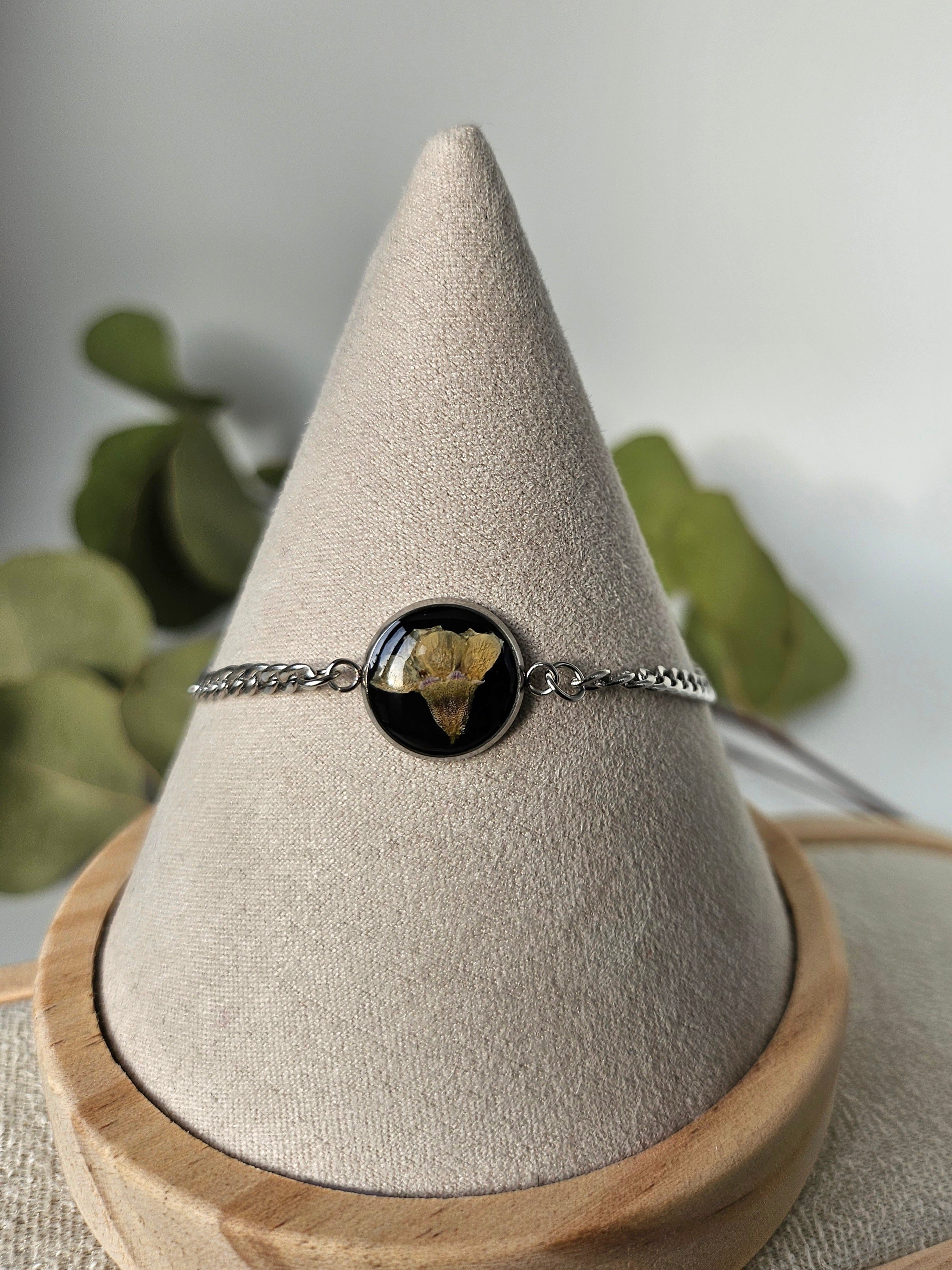 Midnight Wax Flower Bracelet