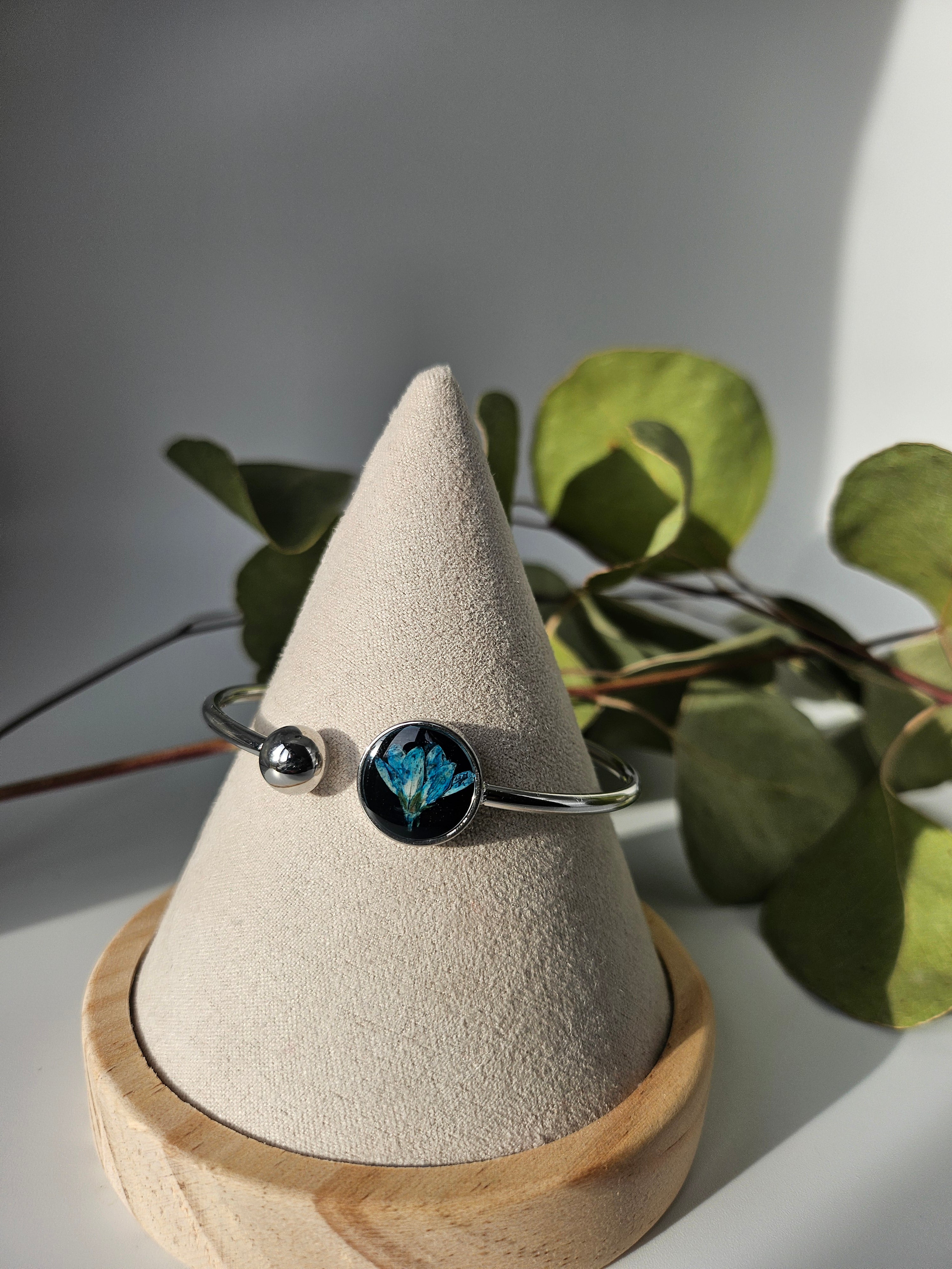 Blue Lysimachia Golden Cuff Bangle